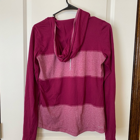 Lightweight Nike hoodie size M - Picture 3 of 3